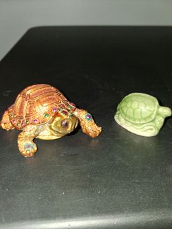 SALE 2 COLLECTABLE TURTLES COLLECTABLE