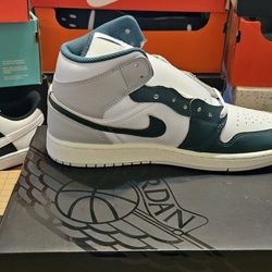 Air Jordan 1 MID SE size 10 Mens White Green Brand New