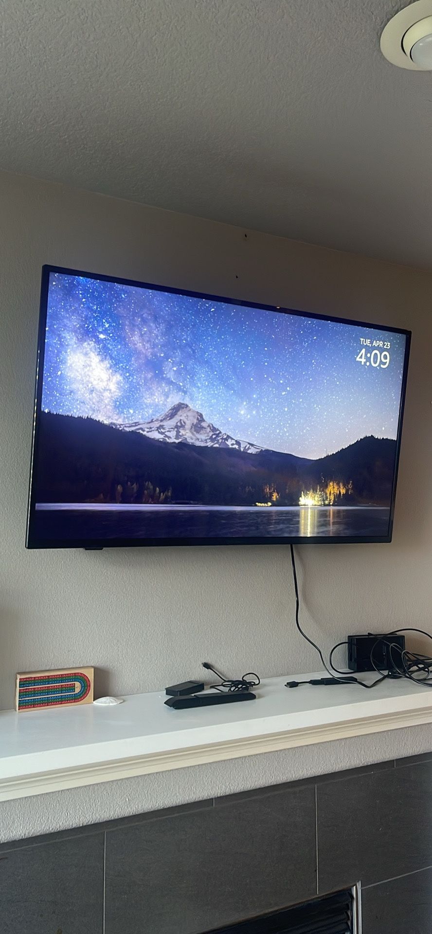 Insignia 50” Amazon 4k TV with Wall Mount 