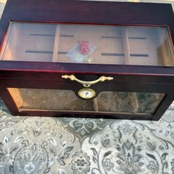  wooden cigar humidor