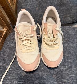 Timberlan sneaker women size 7.5 cream and light pink