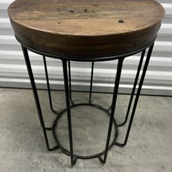 ROUND WOODEN END TABLE