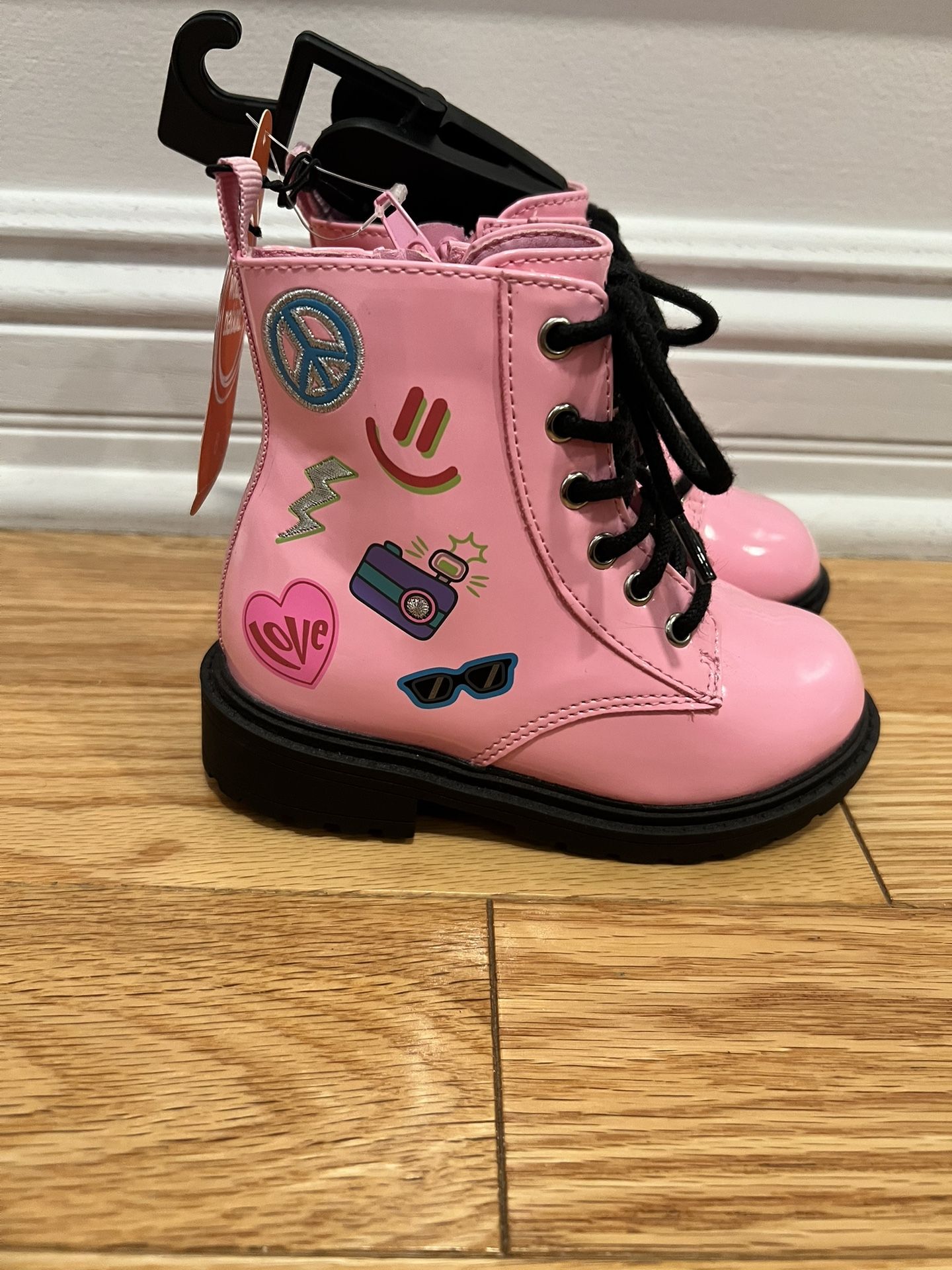 NWT Toddler Girl Wonder Nation Pink Printed Combat Boot Size 8 Retail $19.98