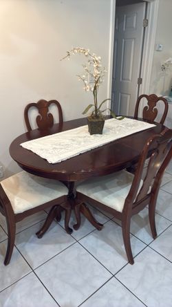 Dinning room table and 4 chairs
