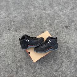 Jordan 12 Utility Size 9 Men Gently Worn