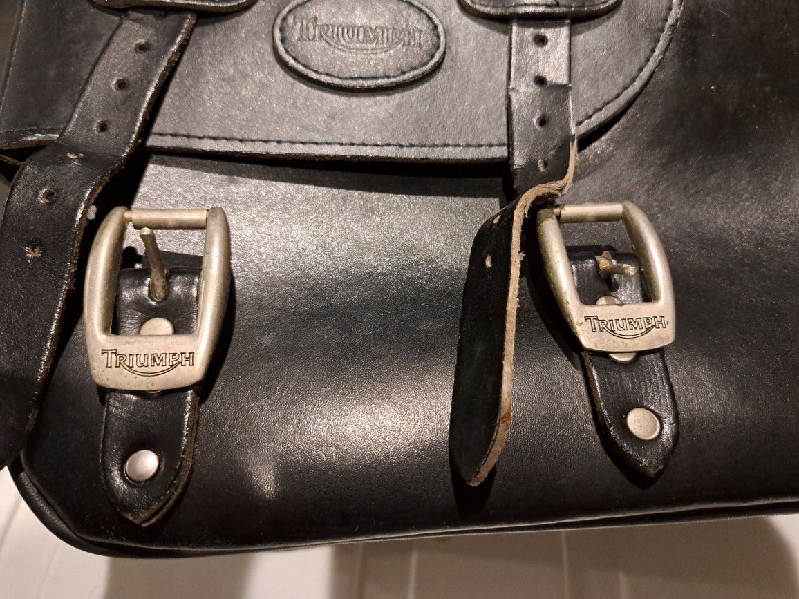 Triumph Bonneville leather saddlebacks