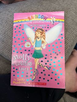 Rainbow Magic: Molly the Goldfish Fairy Paperback