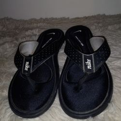 WOMENS NIKE FLIP FLOPS SIZE 10