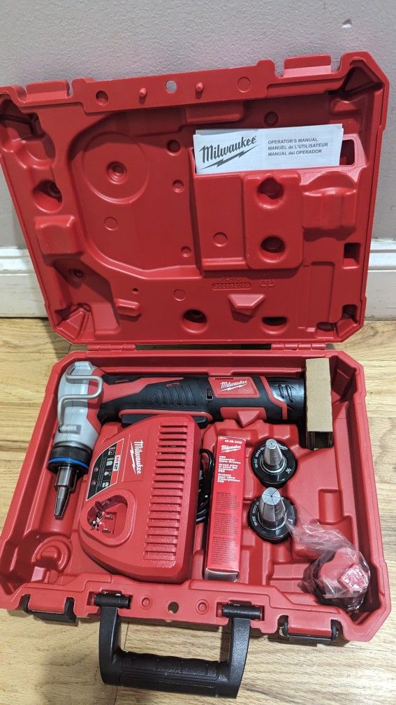 Milwaukee M12 PEX EXPANDER KIT