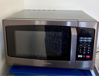Small microwave like new