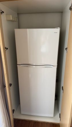Haier 9.8 Cu. Ft. Refrigerator with Freezer – Excellent Condition