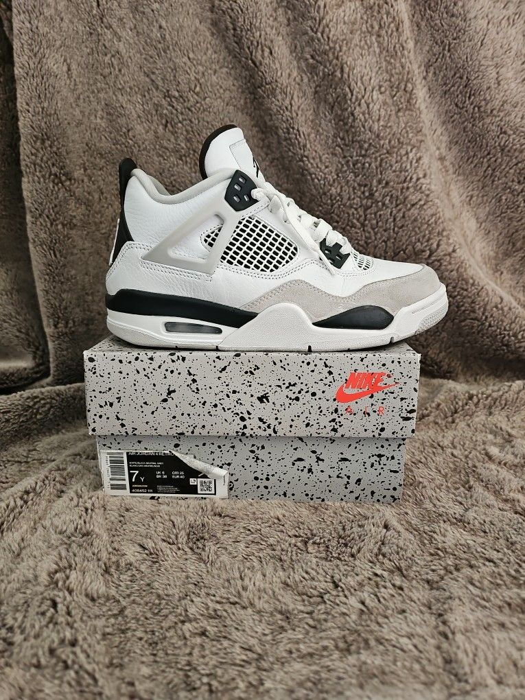 Air Jordan Retro 4