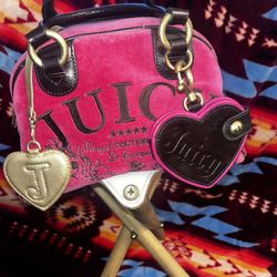 (pick Up Only!) Y2K Vintage Juicy Couture Bag w/mirror Keychain $80 FIRM Cash Only