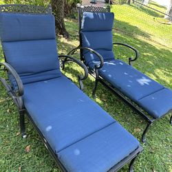 Pair Of Aluminum Patio Chaise Loungers. High Quality,  Pool Loungers With Cushions 