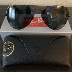 New RayBan Aviator Sunglasses With Original RayBan Packaging