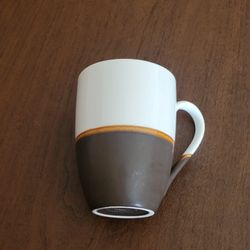STARBUCKS Coffee Mug 2008 Two Toned Cream Espresso Brown 12 Oz. Pre-owned, perfect shape.
It is 4.5" tall, weight 13oz plus shipping materials.
I have