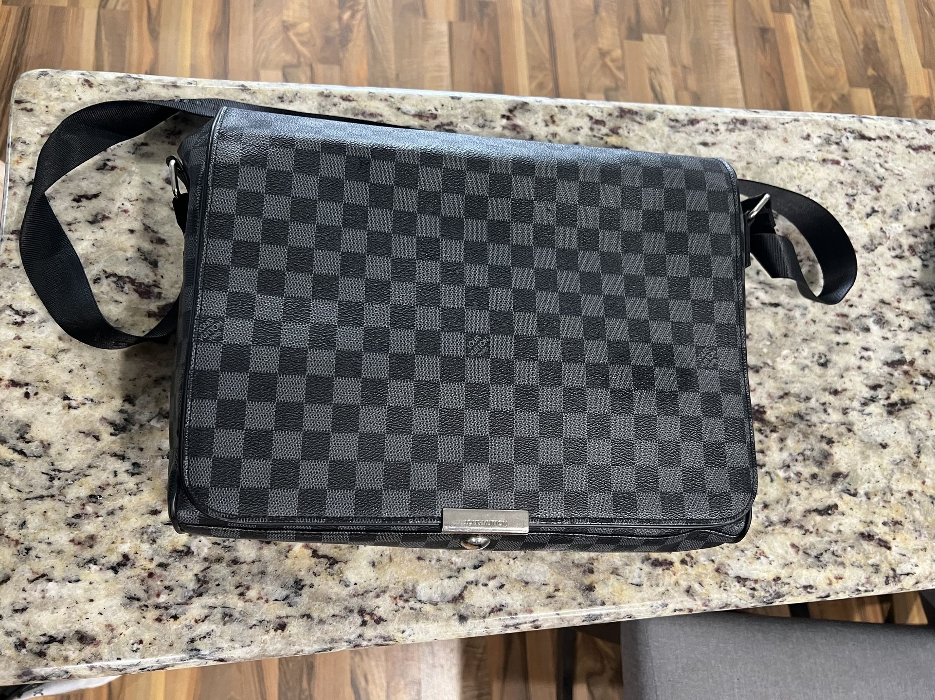 Louis Vuitton Messenger/Crossbody/Computer Bag
