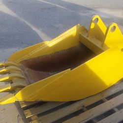 7.5 cubic foot excavator bucket 5 tooth 1 7/8" x 8 1/4" long pin lock
22" wide 120" deep 28" tall $600obo