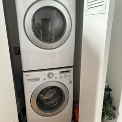 LG Stacked Front Load Washer & Gas Dryer Set ( White )