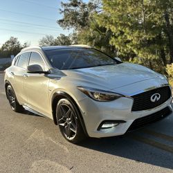 2017 Infinity QX30