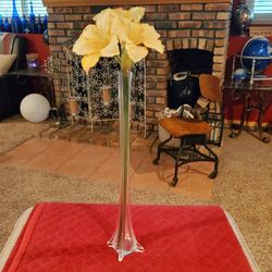 Tall Glass Vase w/3 Yellow Flowers (1 stem)