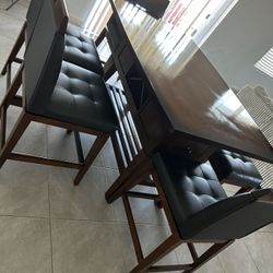 Walstead Place Dining Room Table