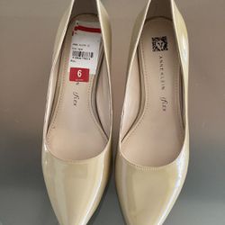 Women’s Heels Shoes 👠  Size 6