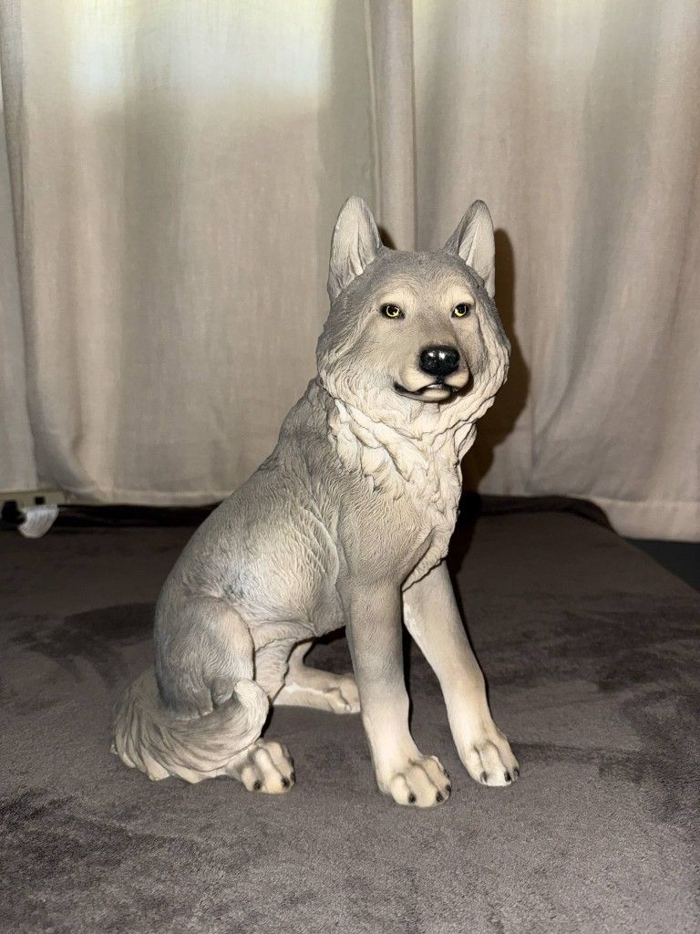 Wolf Statue Figure