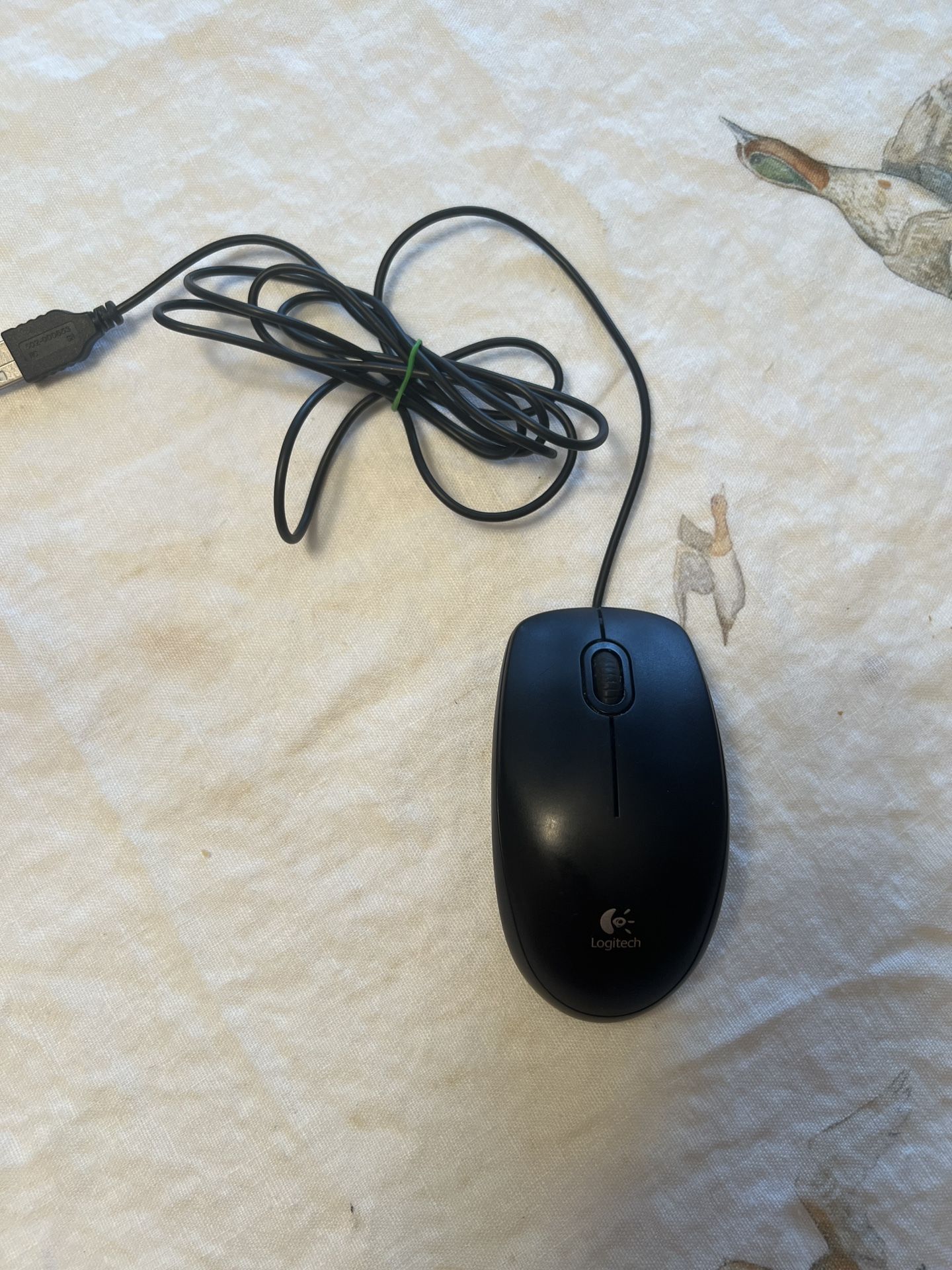 Logitech B100 Corded Mouse, Wired USB Mouse for Computers and Laptops