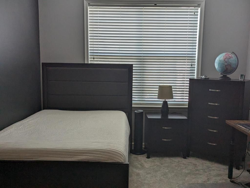 Bedroom Set- Full Size Bed 