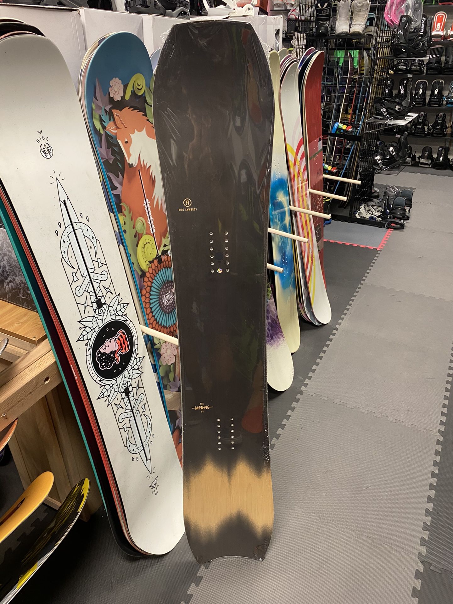 Brand new Ride mtn pig 155 snowboard