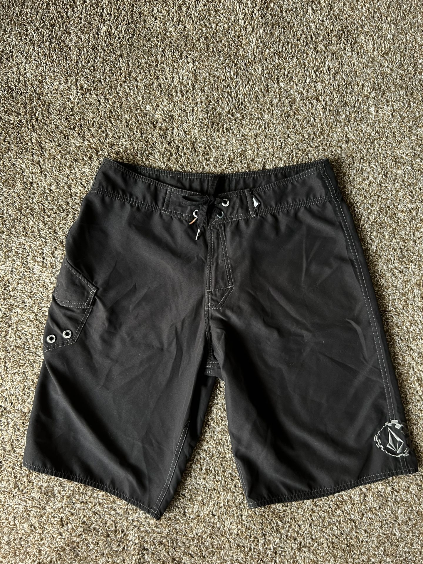 VOLCOM MEN'S 34 BLACK TRAIL SHORTS