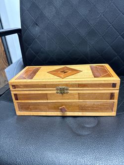 Jewelry box