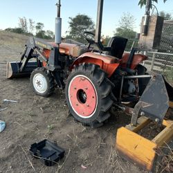 Compact Diésel Tractor 4x4 