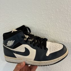 Air Jordan 1 Mid Armory Navy