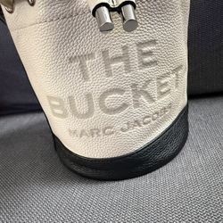 Marc Jacobs The Bucket Leather Drawstring Crossbody Bag Ivory Black