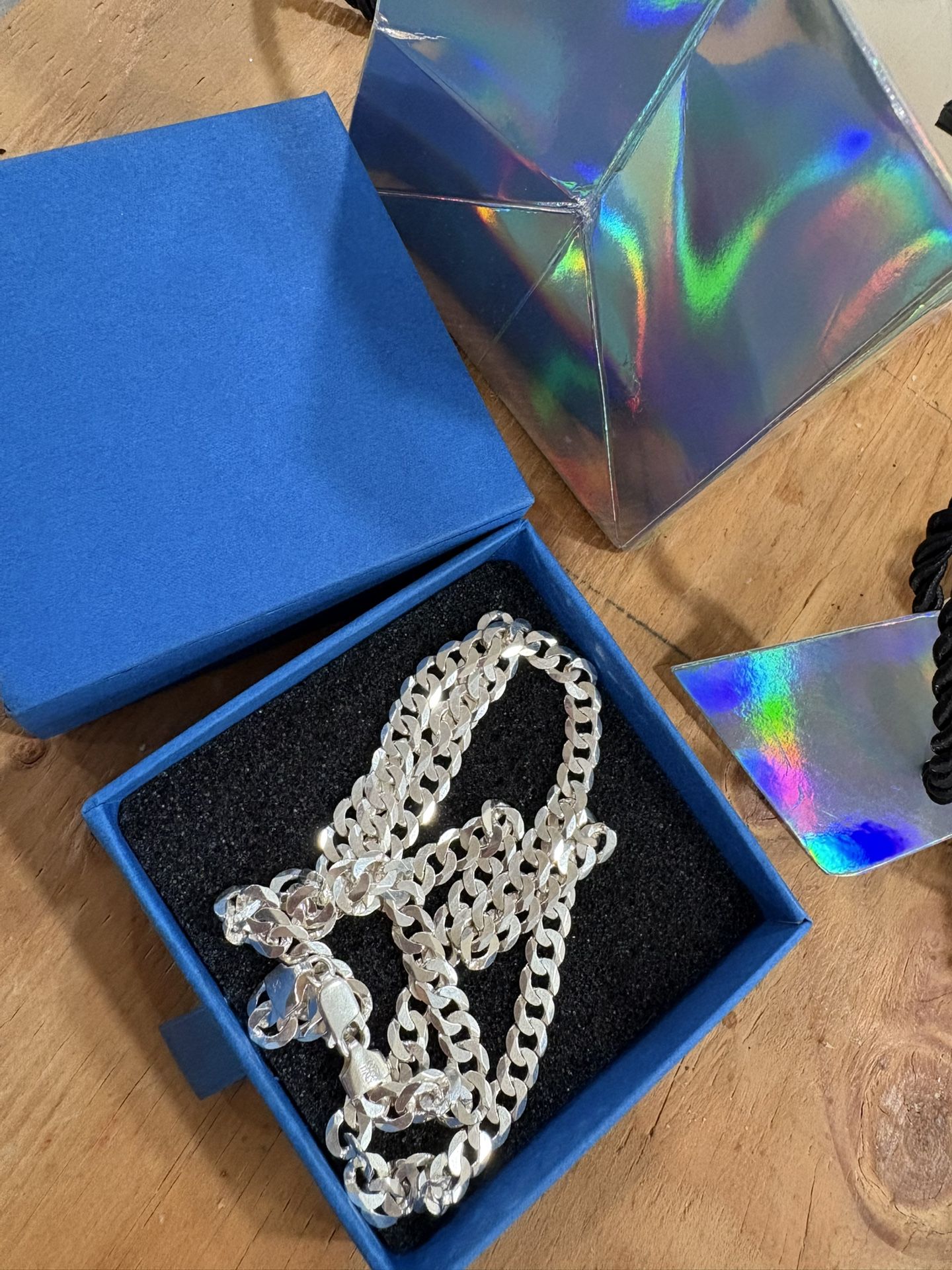 REAL Silver Chain , worn once . Looks bran new . Box included .