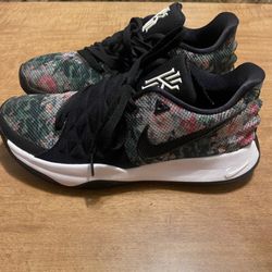 Nike Kyrie Irving 1 Low Floral Black Shoes Sneaker Men Size 8 AO8979-002