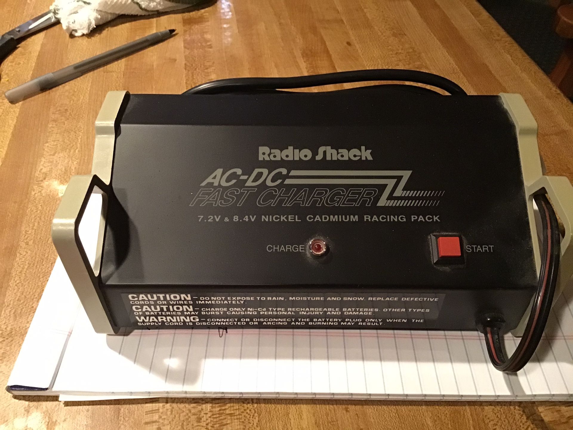 RADIO SHACK NI CAD BATTERY CHARGER. USED ON RC AND MISC. TOYS.