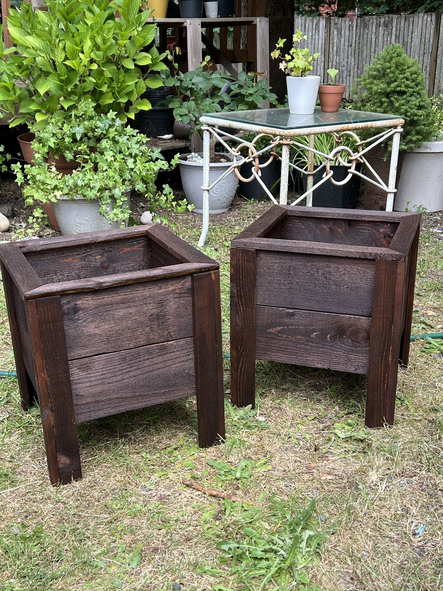 Cedar Square Planters Red Mahagany Stain Wooden Box Set Of 2