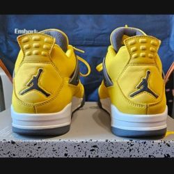 Air Jordan 4 Retro Lightning Size 11