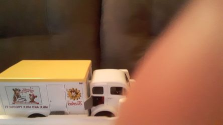 1955 BORDENS MILK TRUCK TOY COLLECTABLE
