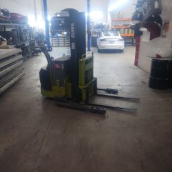 Selling Clark Pallet Jack Forklift With Charger And Has New Batteries