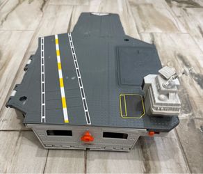 Matchbox top gun maverick aircraft carrier. Preowned Mattel #GNN28