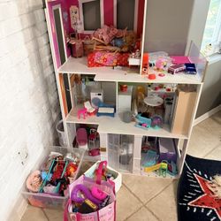 Rainbow High Doll House & Tons Of Dolls Accessories 