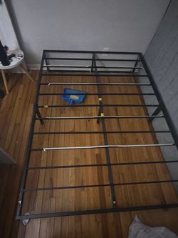 Metal bed frame