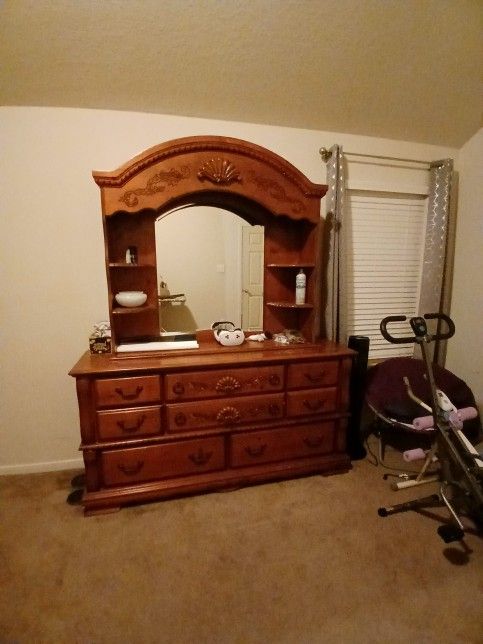 Dresser