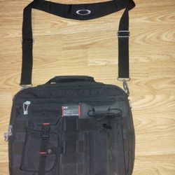 OAKLEY TACTICAL FIELD GEAR AP BAG SI Briefcase Laptop Messenger Day Pack.
