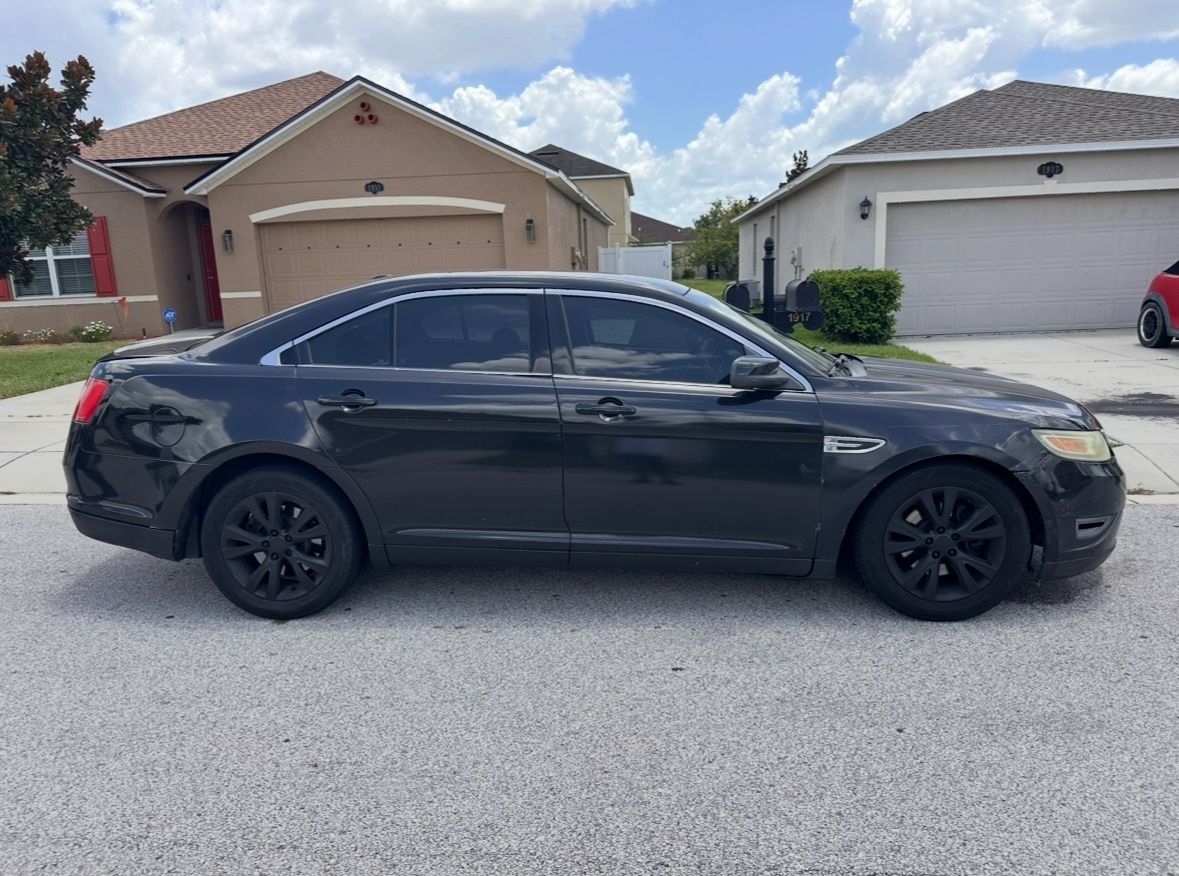 2010 Ford Taurus