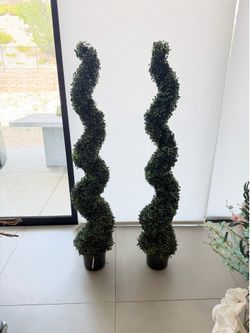 Pair of faux plants